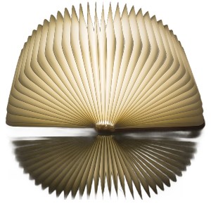 Artelibre - 06530392 ΛΑΜΠΑ LED ΑΤΜΟΣΦΑΙΡΑΣ ΕΠΙΤΡΑΠΕΖΙΑ ΒΙΒΛΙΟ ΜΕ ΕΞΩΦΥΛΛΟ ΔΕΡΜΑΤΙΝΗΣ ΕΠΑΝΑΦΟΡΤΙΖΟΜΕΝΗ ΚΑΦΕ 17X13CM